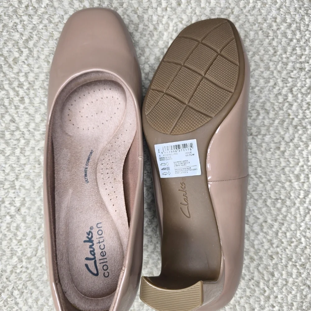 Clarks Kyndall Iris Patent Low Block Heel Pumps NWOB 7.5 Wide